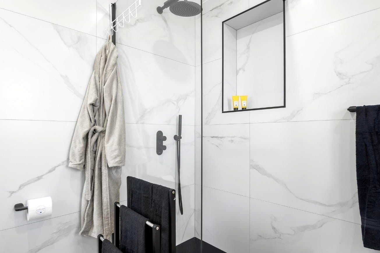 Marble-tiled ensuite